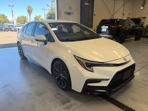 Used 2024 Toyota Corolla SE w/ SE Convenience Package FWD image 1