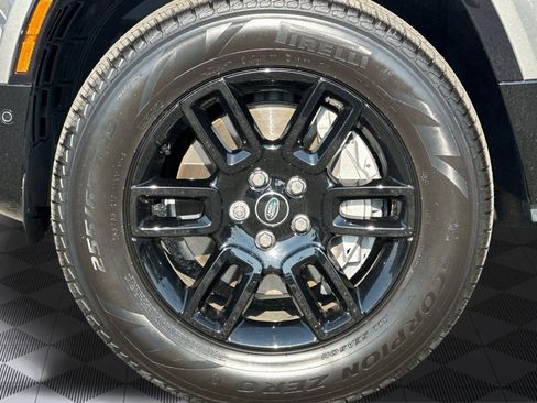 Certified 2025 Land Rover Defender 110 X-Dynamic SE AWD/4WD image 12