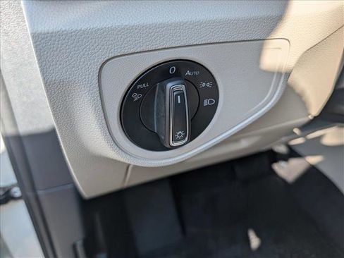 Used 2023 Volkswagen Atlas SE w/ Panoramic Sunroof Package FWD image 35