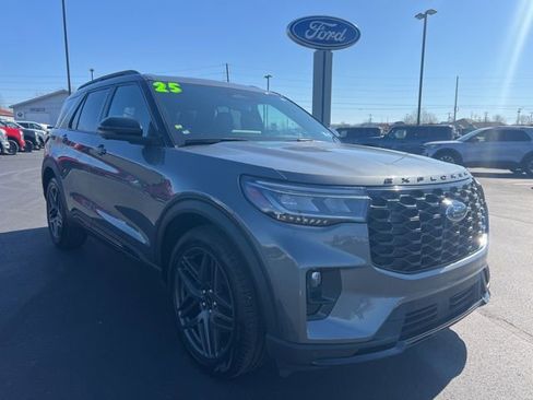 Used 2025 Ford Explorer ST AWD/4WD image 1