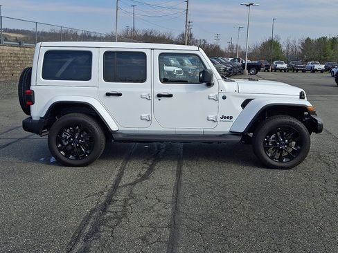 Used 2025 Jeep Wrangler Unlimited Sahara w/ Safety Group image 7