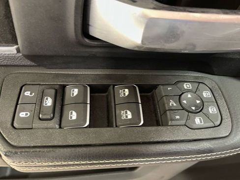 New 2026 RAM 2500 Laramie AWD/4WD image 13