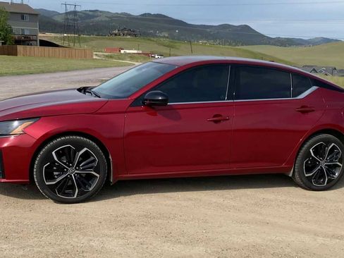 Used 2023 Nissan Altima 2.5 SR w/ SR Premium Package AWD/4WD image 5
