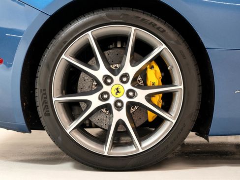 Used 2010 Ferrari California image 43