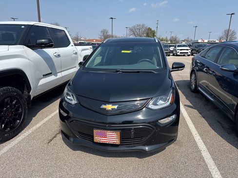 Used 2021 Chevrolet Bolt Premier w/ Infotainment Package image 2