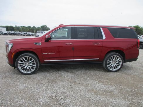 New 2026 GMC Yukon XL Denali w/ Denali Reserve Package AWD/4WD image 7