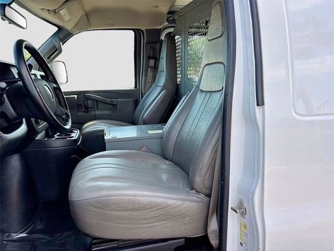 Used 2017 GMC Savana 2500 RWD image 19