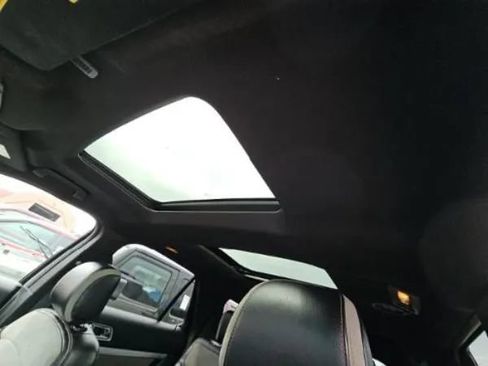 Used 2017 Ford Explorer XLT w/ Equipment Group 202A AWD/4WD image 8