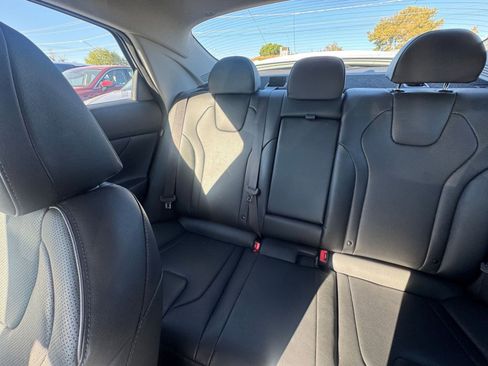 Used 2025 Hyundai Elantra Limited image 40