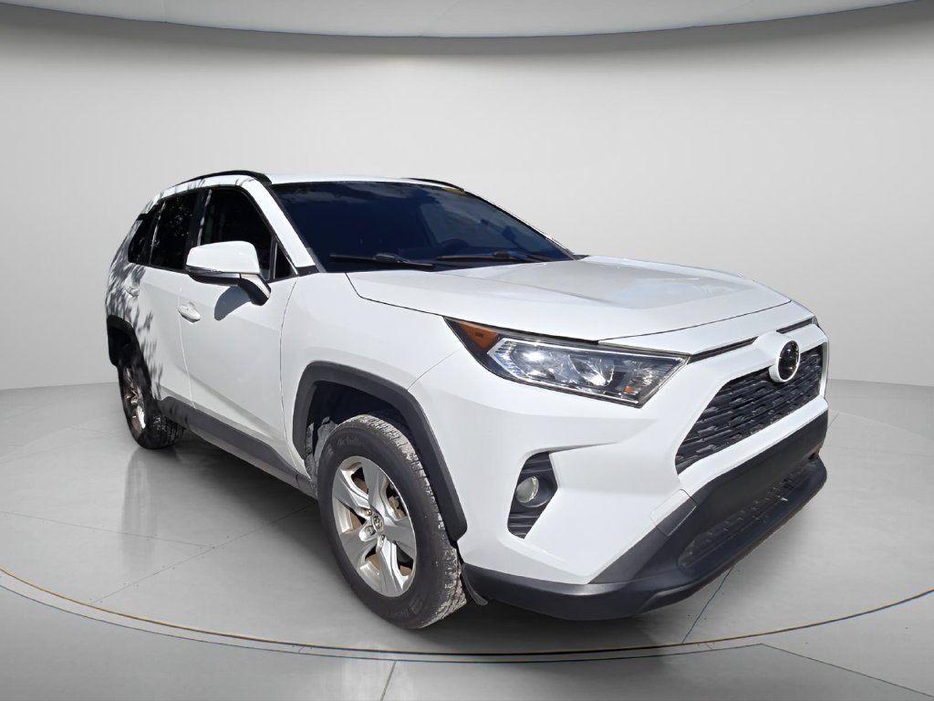 Used 2019 Toyota RAV4 XLE w/ Convenience Package FWD image 4