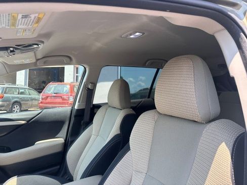 Used 2024 Subaru Outback Premium AWD/4WD image 9