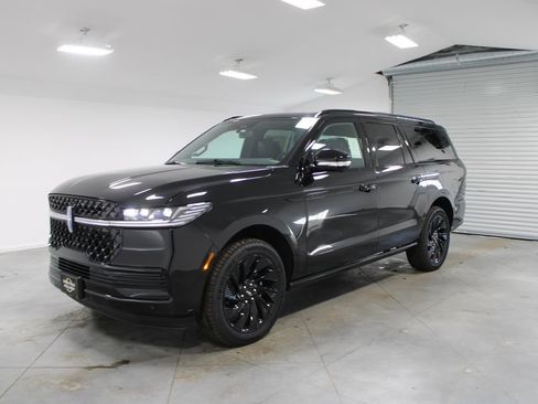 New 2026 Lincoln Navigator L Reserve image 3