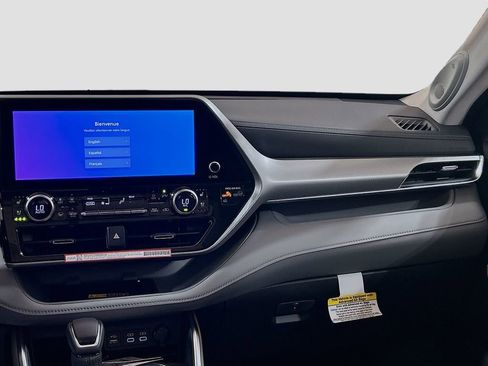 New 2026 Toyota Highlander Platinum image 22