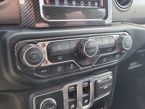 Used 2020 Jeep Wrangler Sport image 19