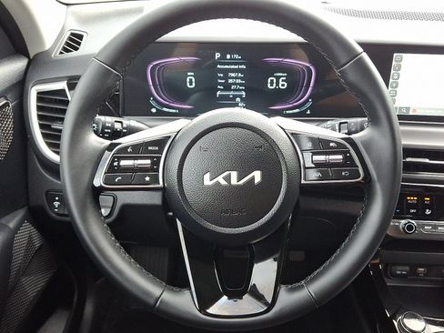 Used 2025 Kia Seltos S AWD/4WD image 19