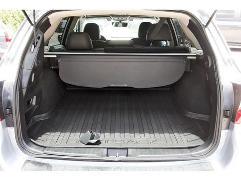 Used 2017 Subaru Outback 2.5i Limited AWD/4WD image 6