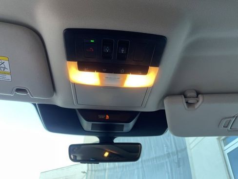 Used 2023 Nissan Pathfinder Platinum image 19