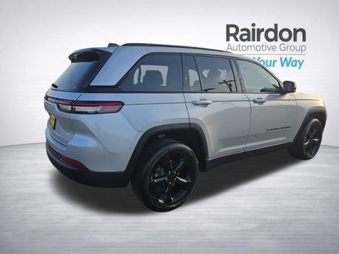 Used 2024 Jeep Grand Cherokee Altitude AWD/4WD image 8
