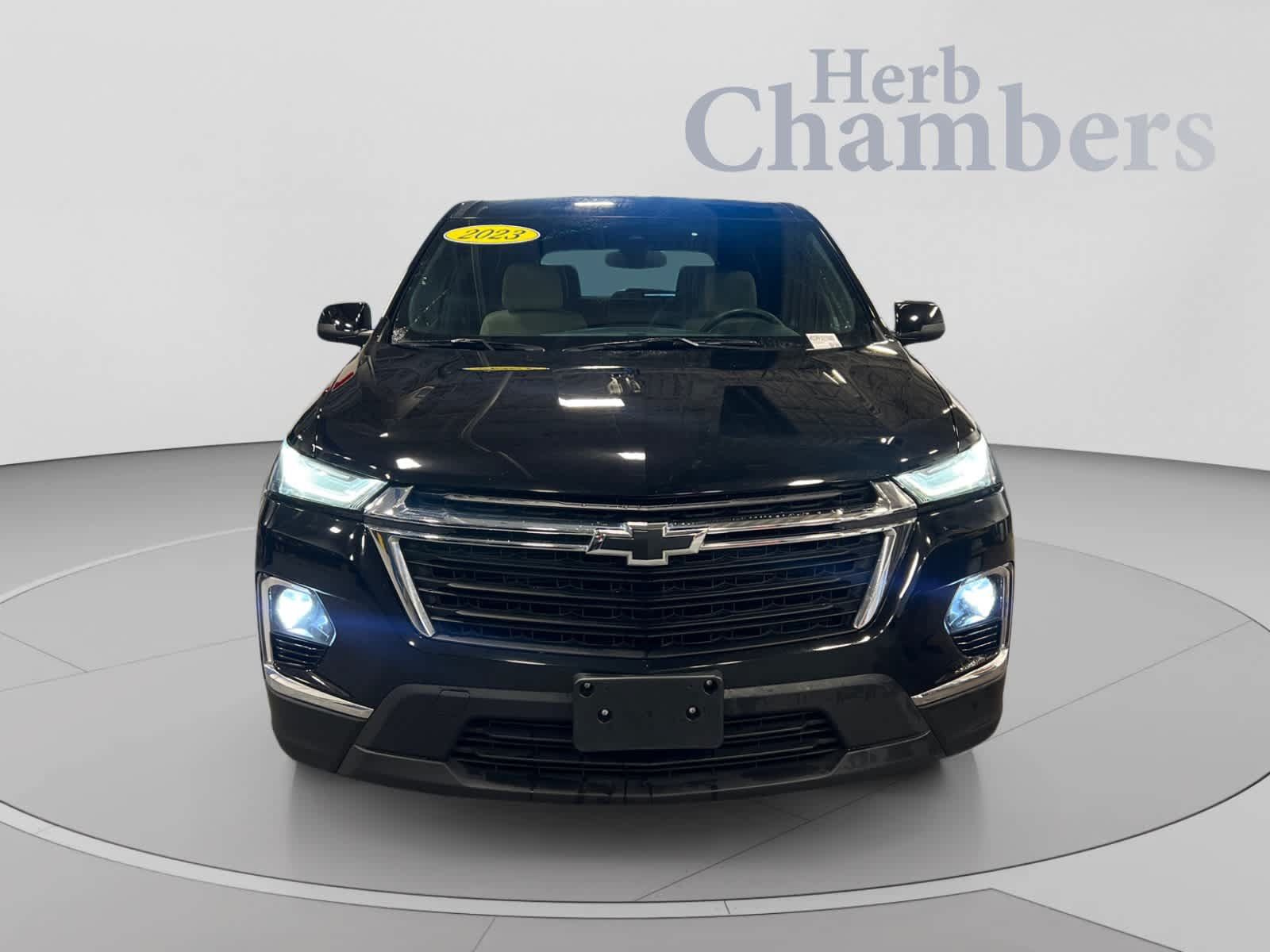 Used 2023 Chevrolet Traverse LS AWD/4WD image 2