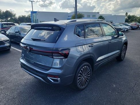 Certified 2025 Volkswagen Taos SE FWD image 31