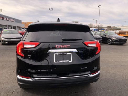 Used 2024 GMC Terrain SLT image 11