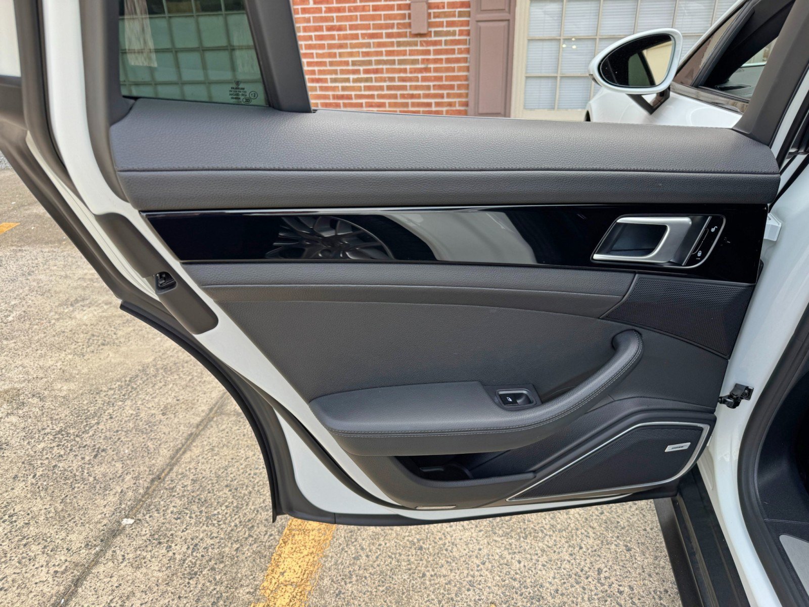 Used 2018 Porsche Panamera image 47