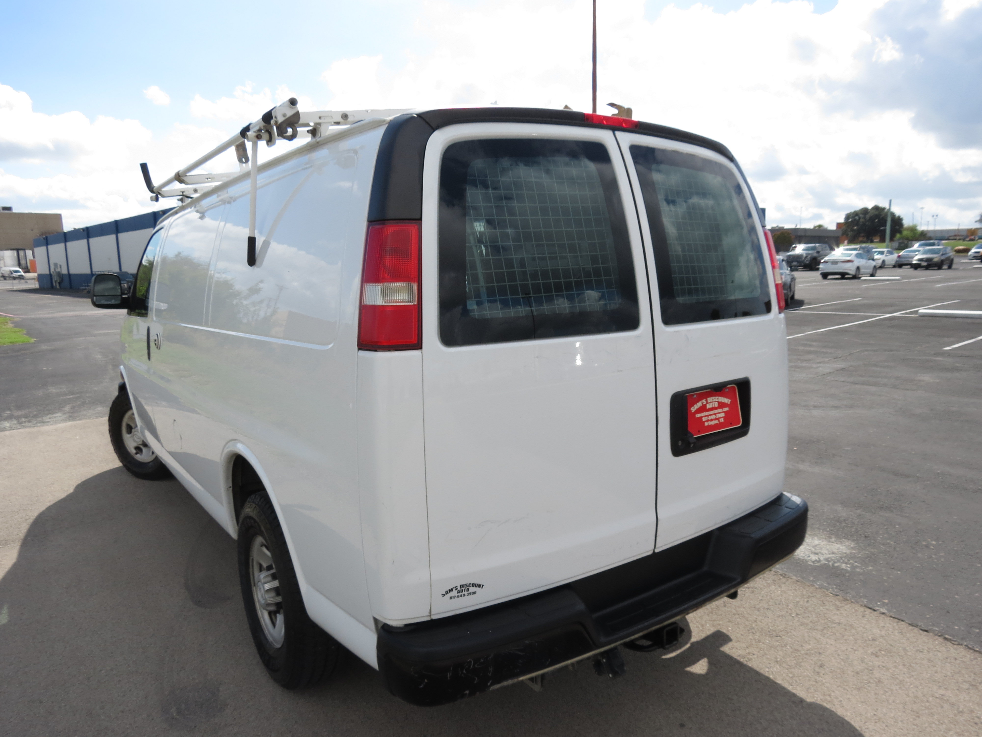 Used 2015 Chevrolet Express 2500 RWD image 3