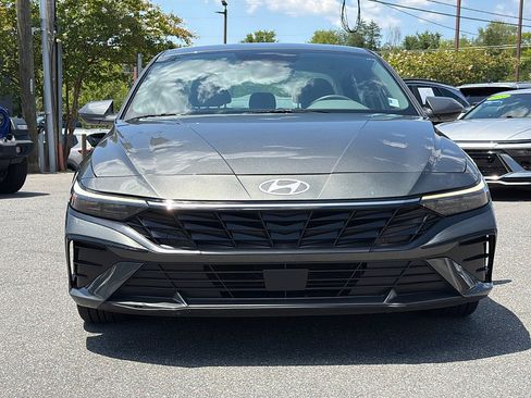 Certified 2025 Hyundai Elantra SEL FWD image 2