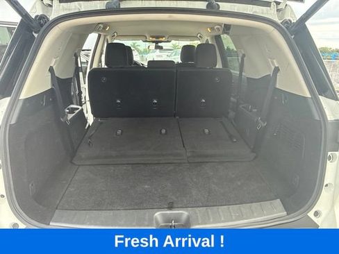 Used 2025 Nissan Pathfinder SV FWD image 4