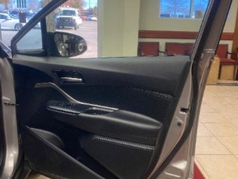 Used 2020 Toyota C-HR LE image 16