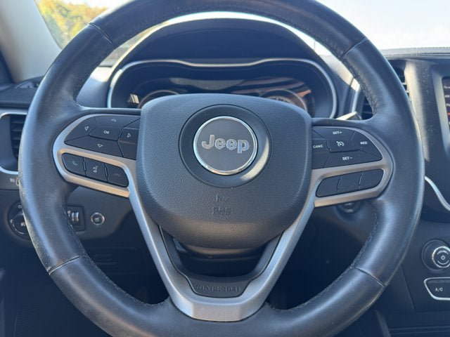 Used 2019 Jeep Cherokee Latitude Plus w/ Comfort/Convenience Group AWD/4WD image 17