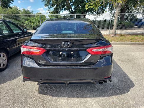 Used 2019 Toyota Camry SE FWD image 5