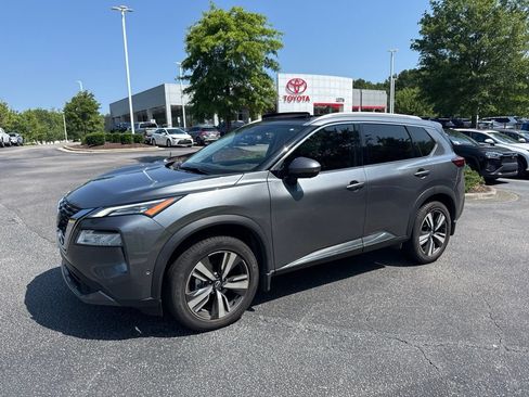Used 2023 Nissan Rogue SL w/ SL Premium Package FWD image 2