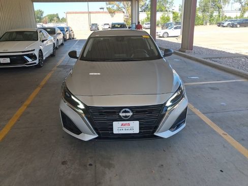 Used 2025 Nissan Altima 2.5 SV FWD image 5
