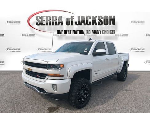 Used 2017 Chevrolet Silverado 1500 LT w/ All Star Edition AWD/4WD image 4
