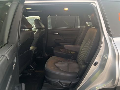 Used 2023 Toyota Highlander XSE image 13