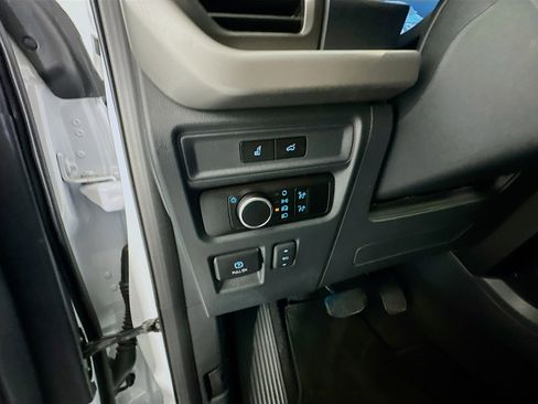 Used 2024 Ford Expedition Max XLT image 17