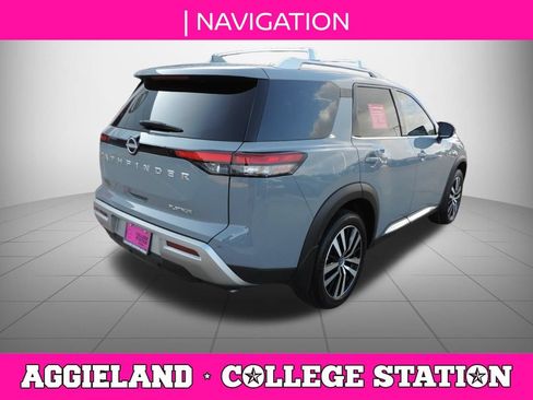 Used 2024 Nissan Pathfinder Platinum FWD image 4