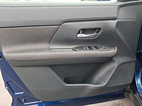 Certified 2025 Nissan Kicks SV image 15