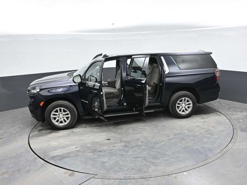 Used 2022 Chevrolet Suburban LS AWD/4WD image 52