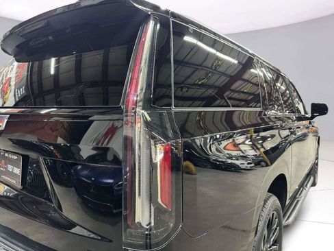 Used 2022 Cadillac Escalade ESV Premium Luxury AWD/4WD image 17