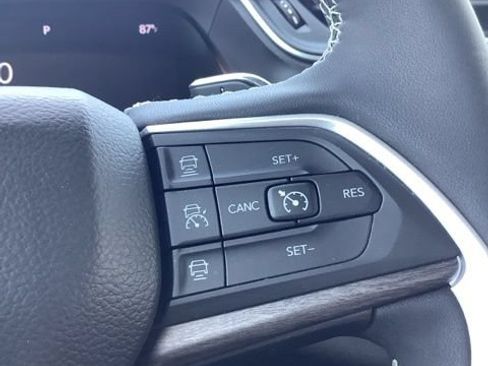 Certified 2023 Jeep Grand Cherokee Limited w/ Luxury Tech Group II AWD/4WD image 28