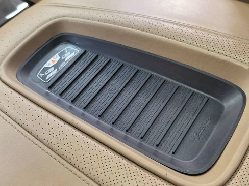 Used 2019 Cadillac Escalade ESV Platinum AWD/4WD image 39