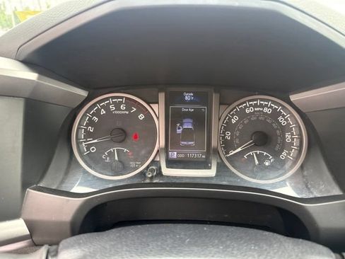 Used 2017 Toyota Tacoma SR5 AWD/4WD image 20