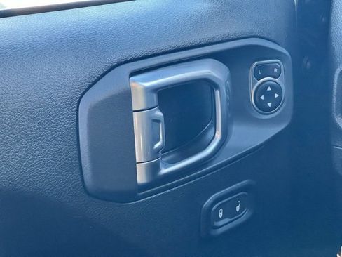 Used 2024 Jeep Wrangler Unlimited image 26