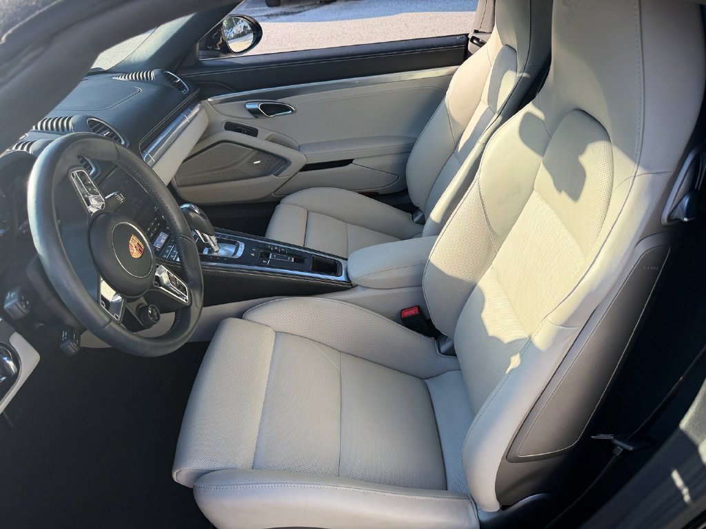 Used 2025 Porsche 718 Boxster RWD image 10