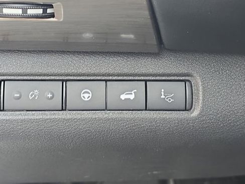 Used 2024 Nissan Pathfinder Platinum AWD/4WD image 30