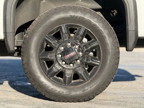 Used 2025 GMC Sierra 2500 AT4 image 3