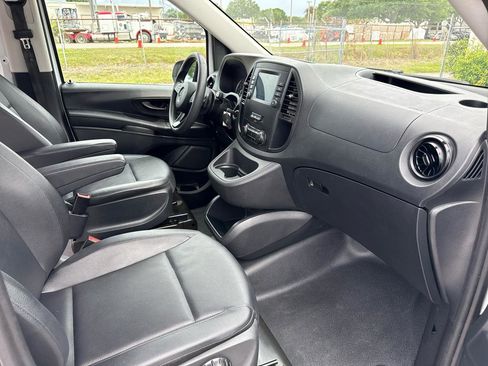 Used 2023 Mercedes-Benz Metris image 42