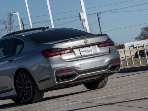 Used 2020 BMW 750i xDrive w/ Executive Package image 6